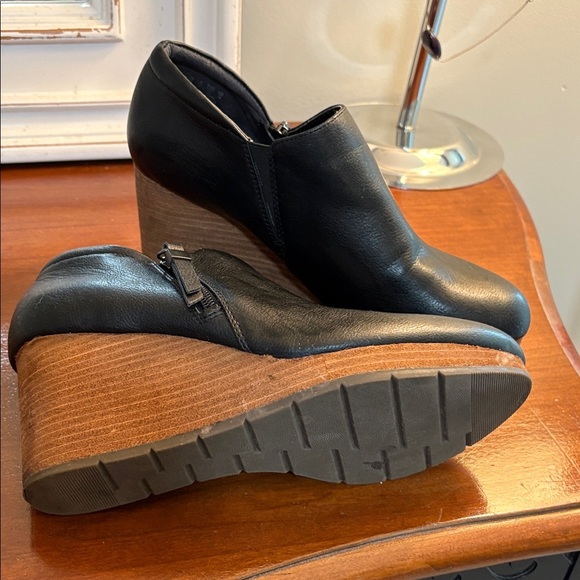 Dr. Scholl's Black and Brown Wedge Booties Size 9M - Picture 6 of 7